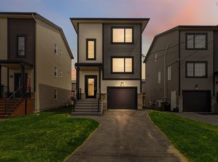 51 Travertine Ct, Halifax, NS B3P 0J5