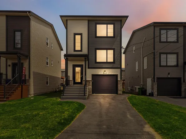 51 Travertine Ct, Halifax, NS B3P 0J5