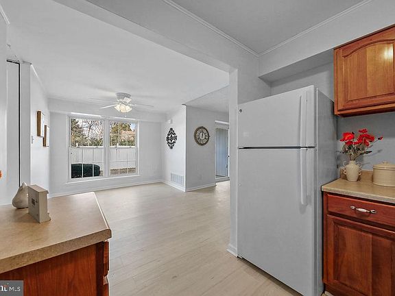 4th image of 275 Green St APT 4I3