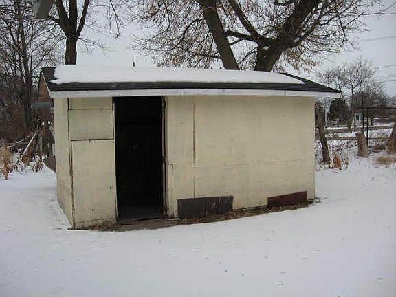 5th image of 141 Green St