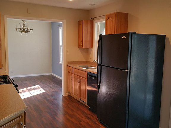 3rd image of 215 Morningside Dr