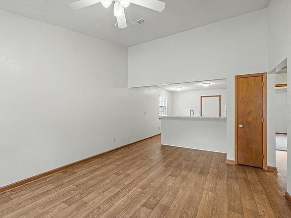 3rd image of 2302 Hartsfield Way #36
