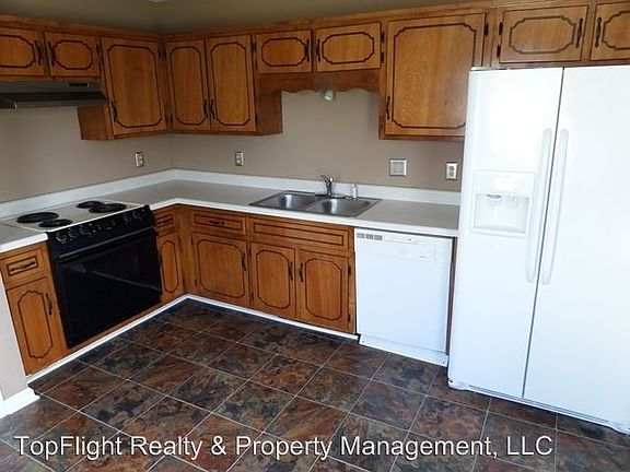 4th image of 255 Moncrest Dr