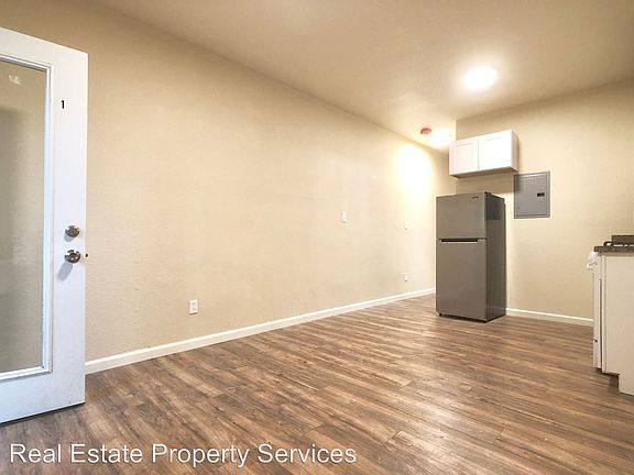 3rd image of 415 E Flora St APT 01