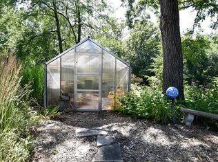 W336S4340 Deer Park Ct, Dousman, WI 53118