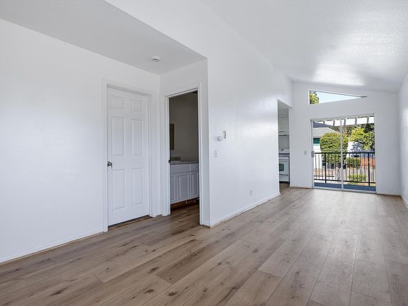 5th image of 124 Stenner St #B