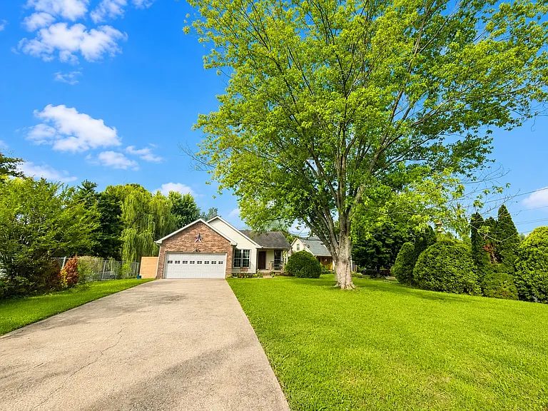 1004 Dandelion Dr — Photo 2