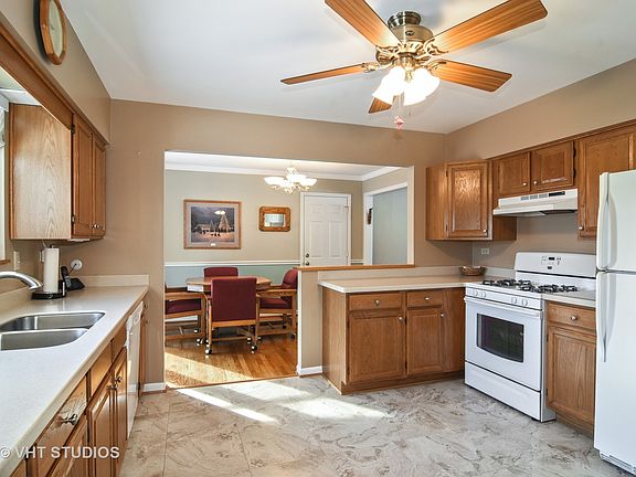 4th image of 253 W Kenilworth Ave