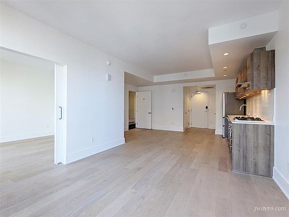 5th image of 1075 Market St Unit 609