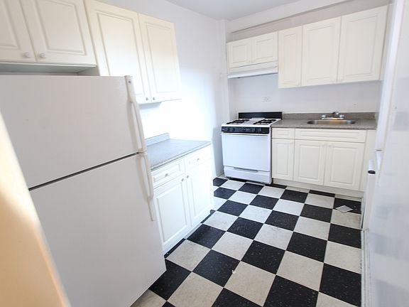 5th image of 10101 67th Dr APT 5J