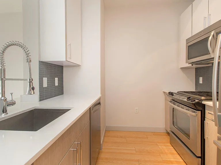 West Square Apartments — Photo 44