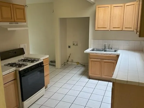 28 Carr St #A, Watsonville, CA 95076