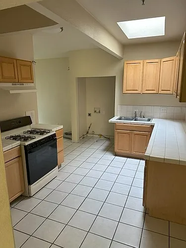28 Carr St #A Photo 1