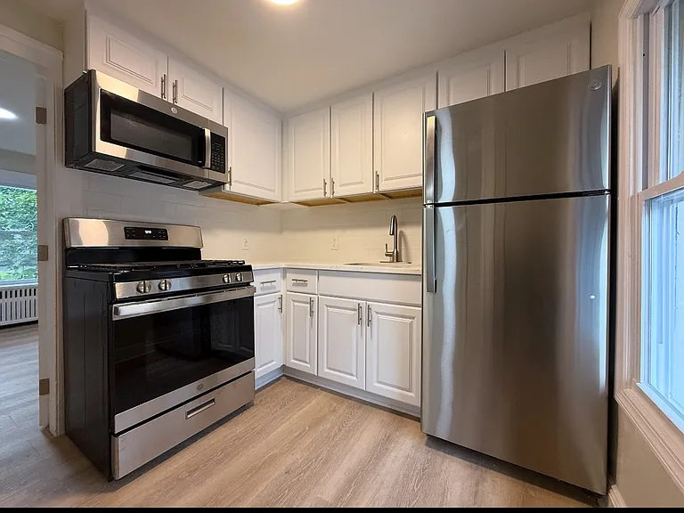 131 Clinton St #B — Photo 1