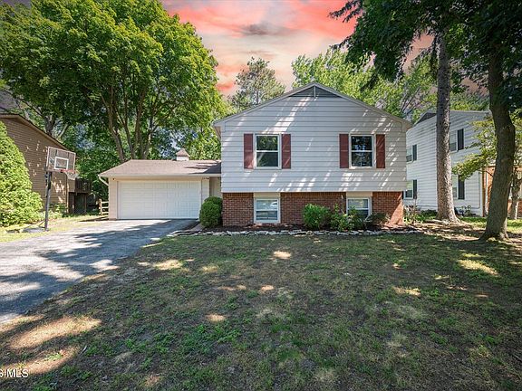 2nd image of 6448 Coppersmith Rd