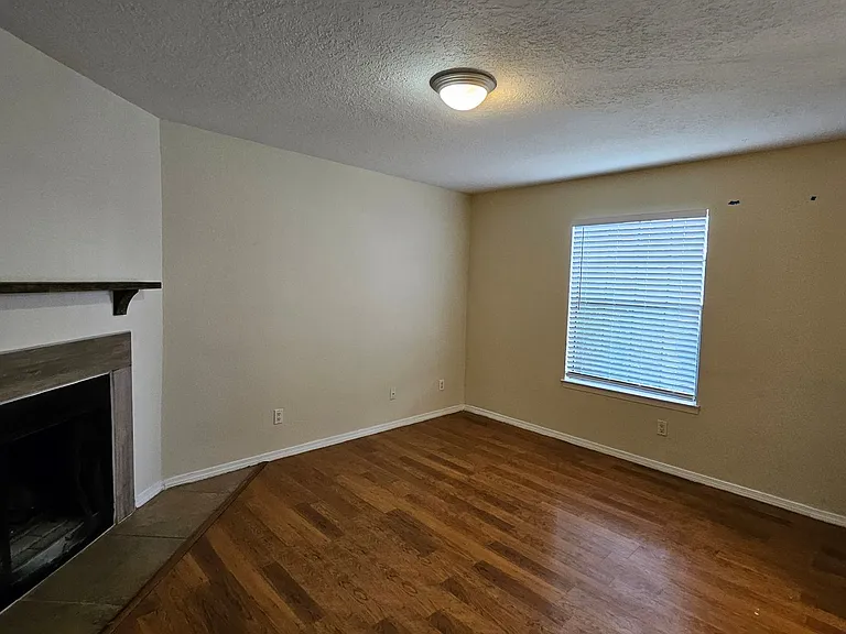 136 Erbbe St NE #1-4 — Photo 11