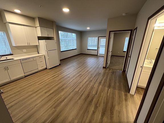 3rd image of 2401 Lake Dr Unit 207-1