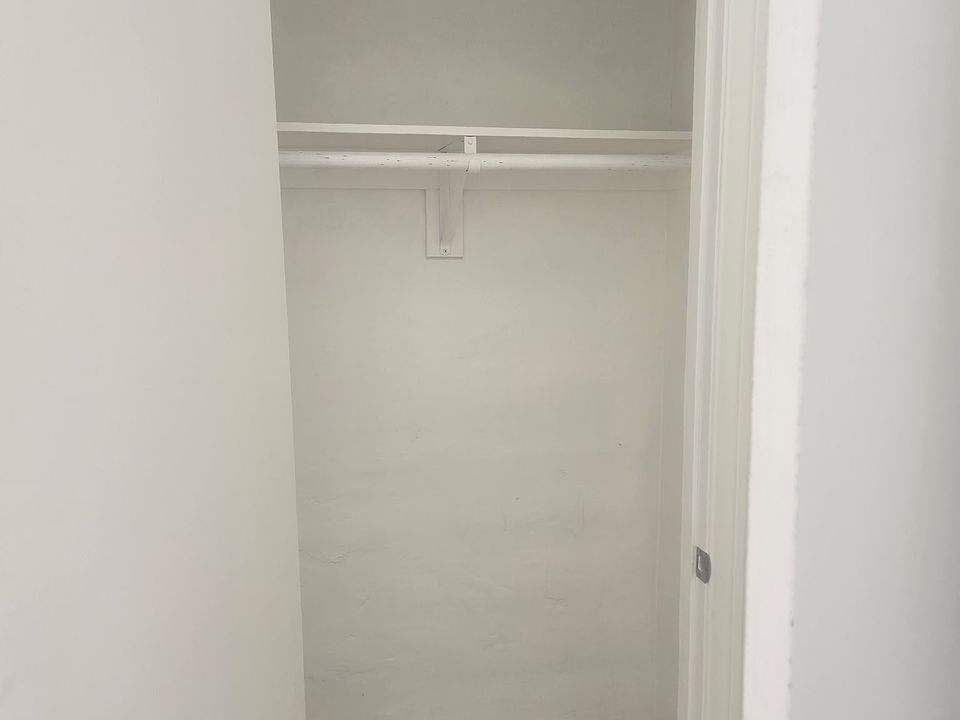 1st image of 521 S 31st St
