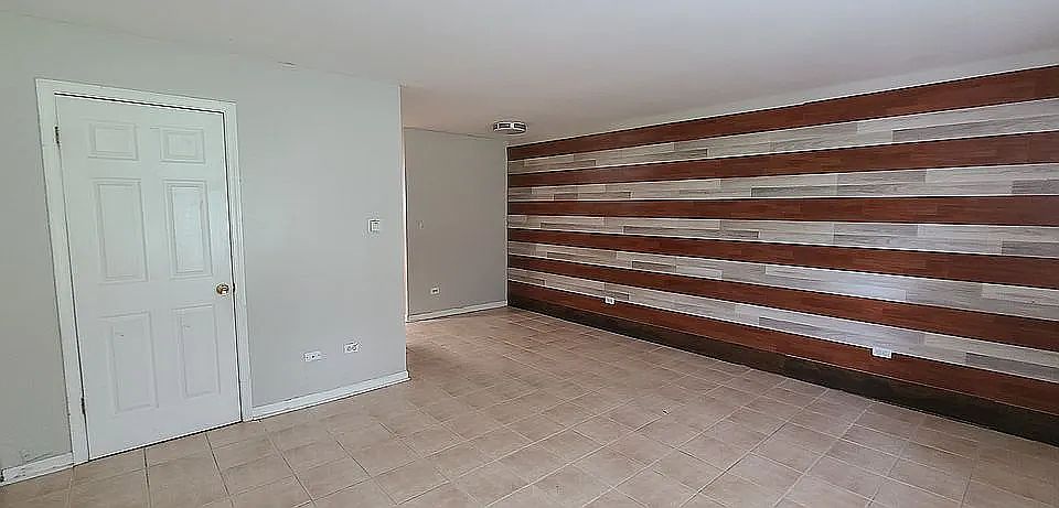 1st image of 105 Dover Dr APT 3