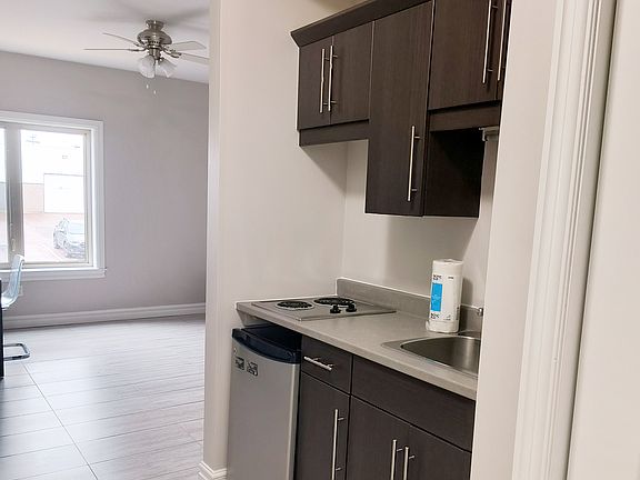 5th image of 25 Flanders Ct