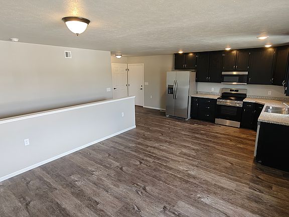 Standard Entry Area w Stub Wall