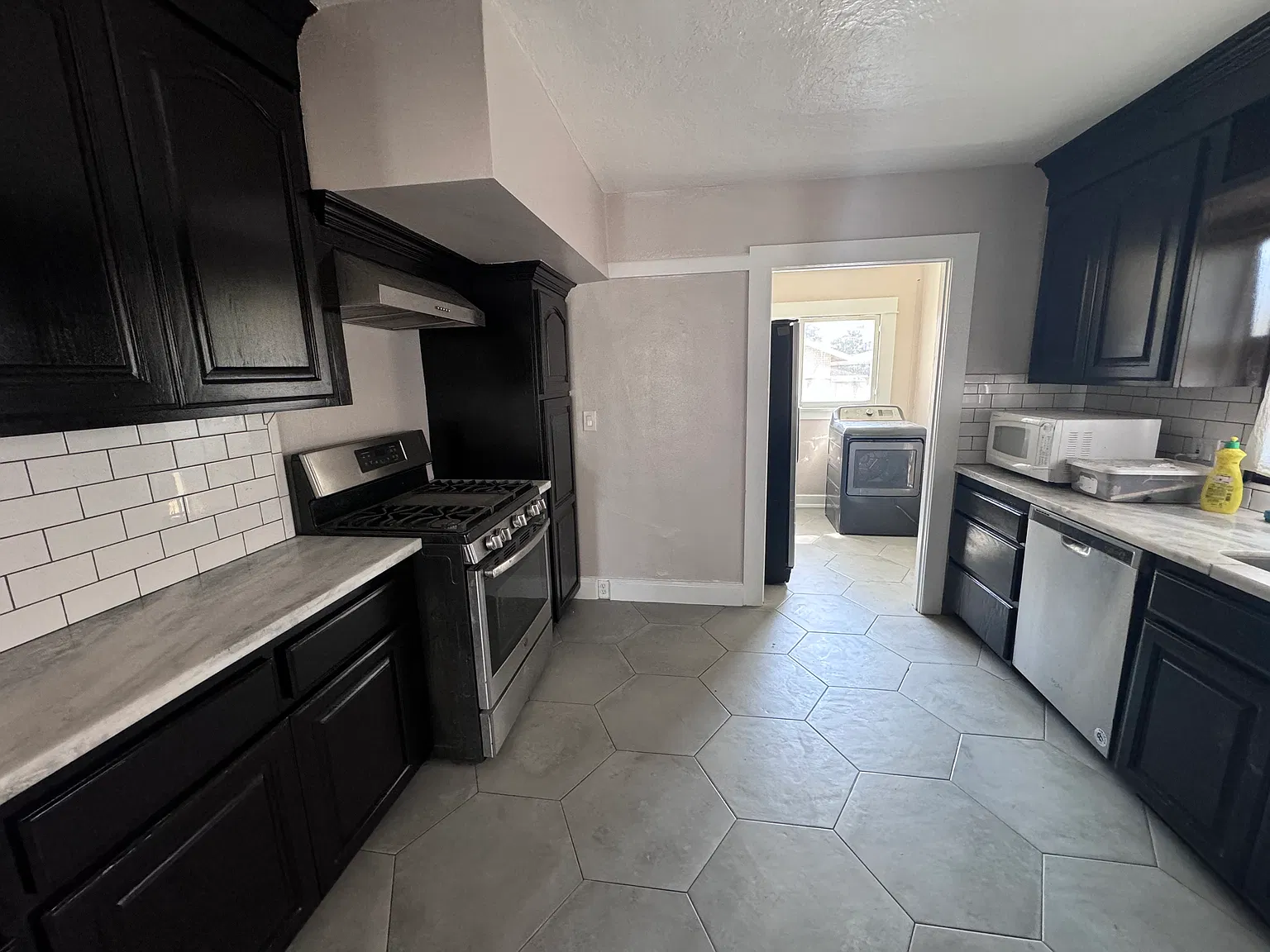 3 bed, 1588 sqft, $3,800 — Photo 4