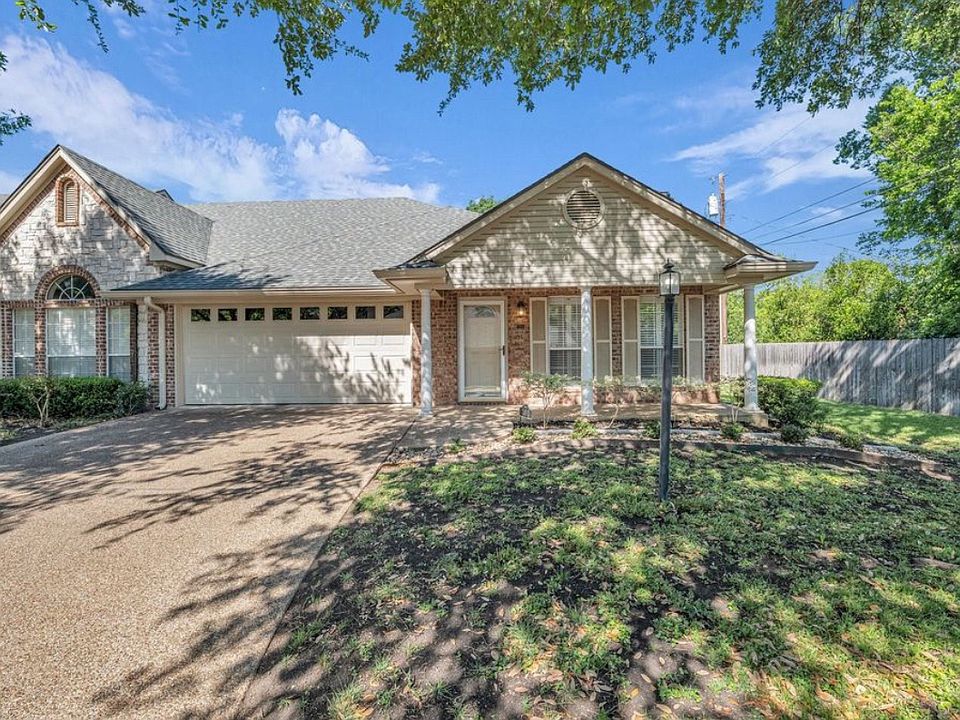 1st image of 300 Pecan Village Cir #300
