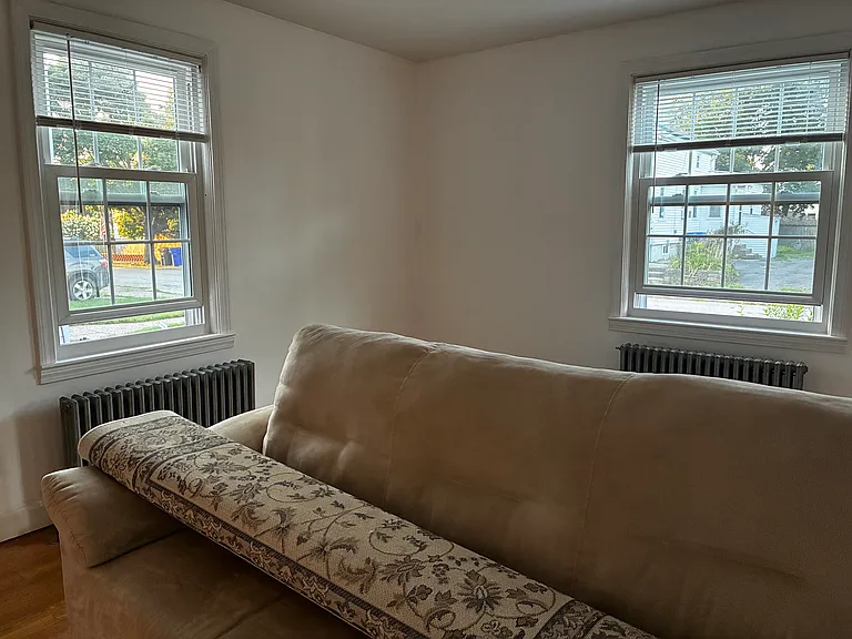 256-258 Lowden St #258 — Photo 10