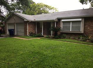 24 Maple Ln, Galveston, TX 77551