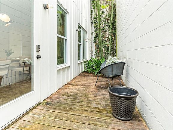 4th image of 455 9th St Unit C
