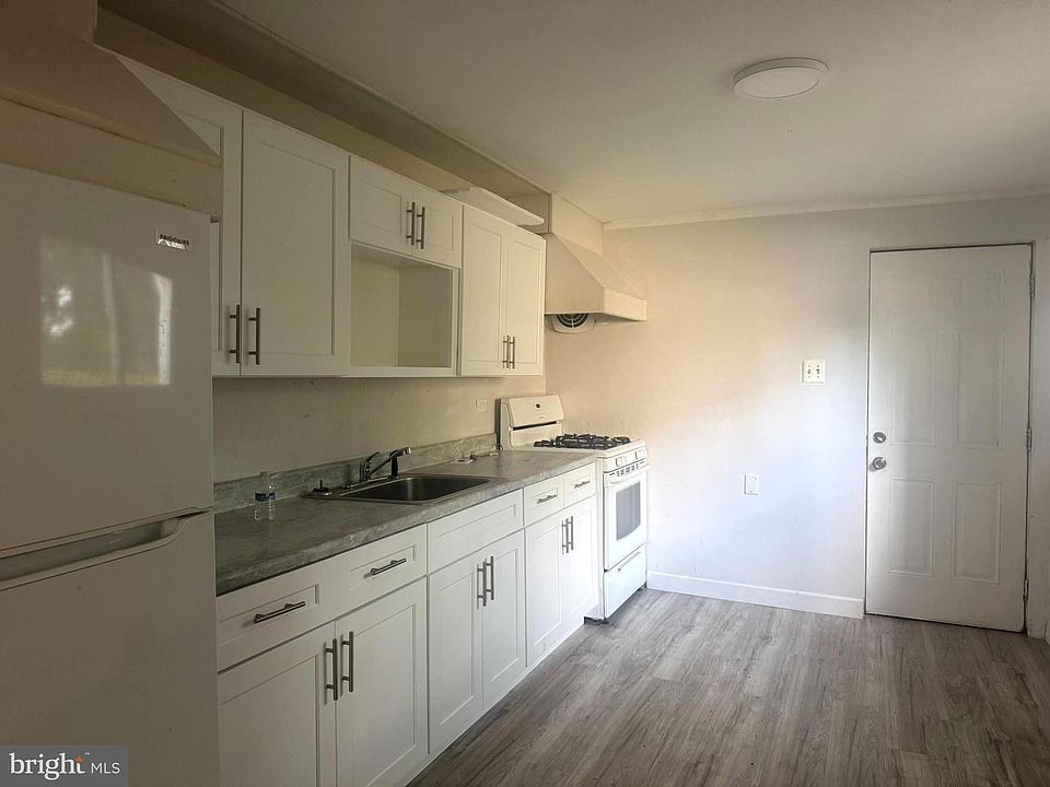 1st image of 2336 S 72nd St