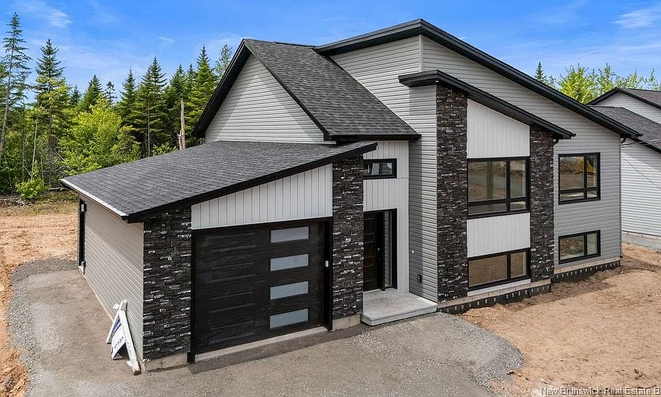 1st image of 176 Carrington Dr
