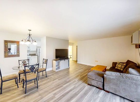 5th image of 1121 W Ogden Ave APT 264