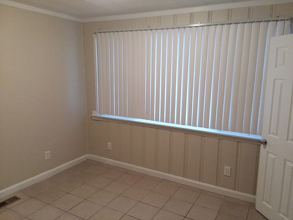 4th image of 579 Glorose Dr