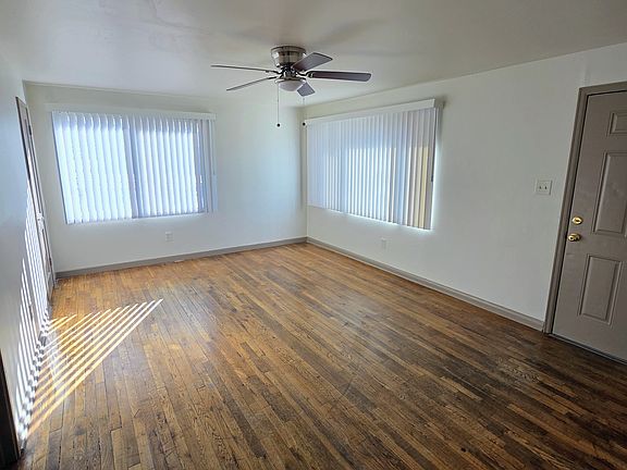 3rd image of 412 Glen View Ct