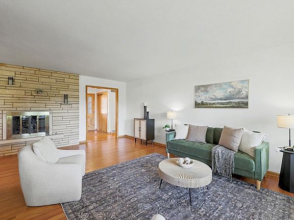 4th image of 3321 E Bellaire Ct