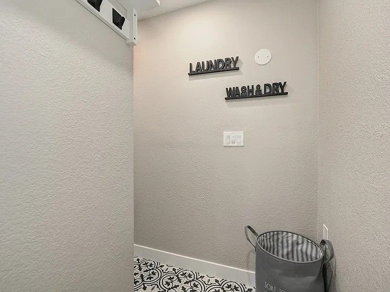 5608 Hillsdale Blvd #C — Photo 27