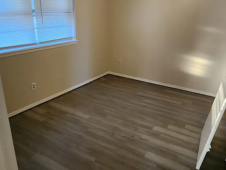 4000 Vickie Dr — Photo 6