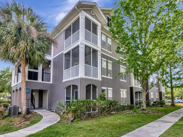 9314 Crescent Loop Cir APT 201, Tampa, FL 33619