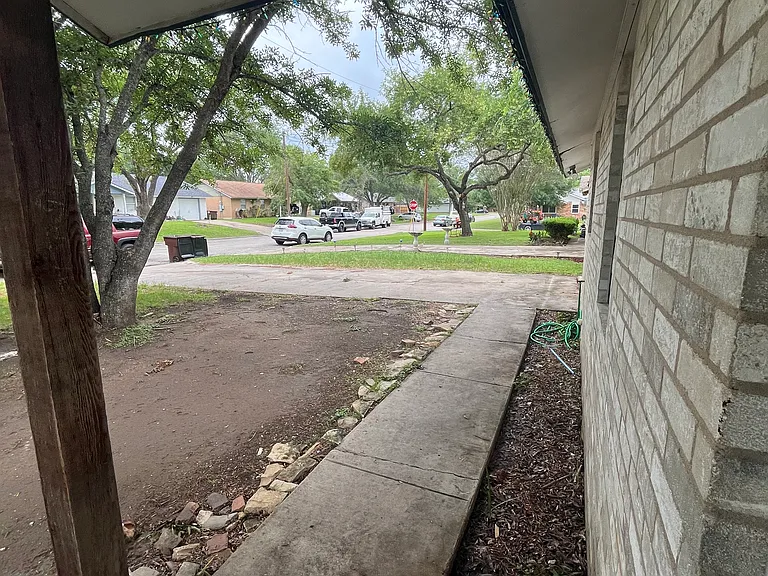 606 Guadalimar St — Photo 27