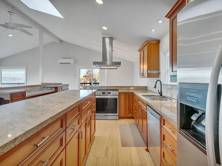 1058 California Ln SW — Photo 20