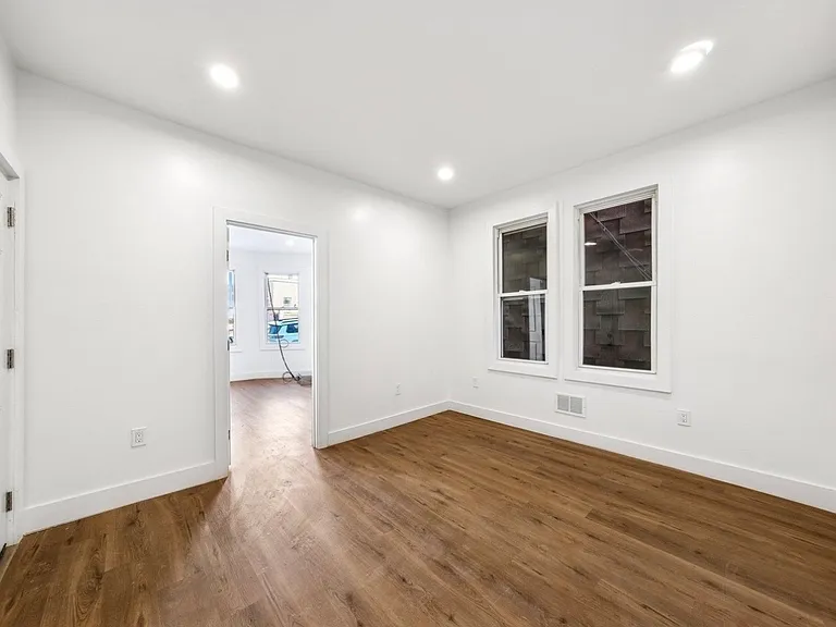 275 Claremont Ave #2 — Photo 9