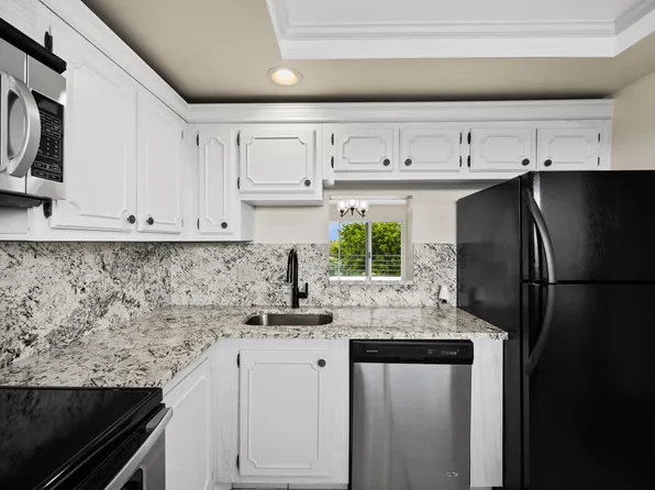 3590 Via Poinciana APT 510, Lake Worth, FL 33467