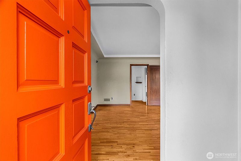 2nd image of 5002 6th Avenue