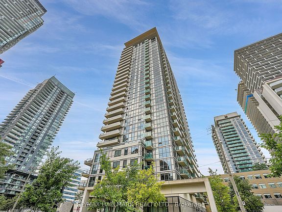 2nd image of 70 Roehampton Ave #1621