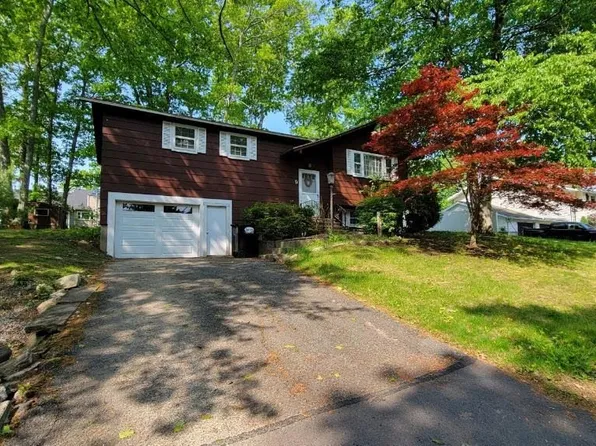 9 Yale Dr, Milford, MA 01757