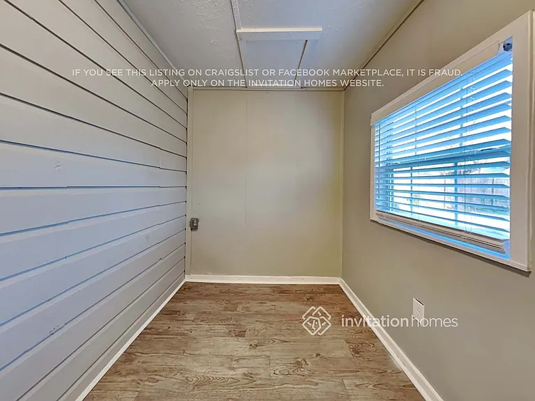 905 E Crockett St — Photo 15