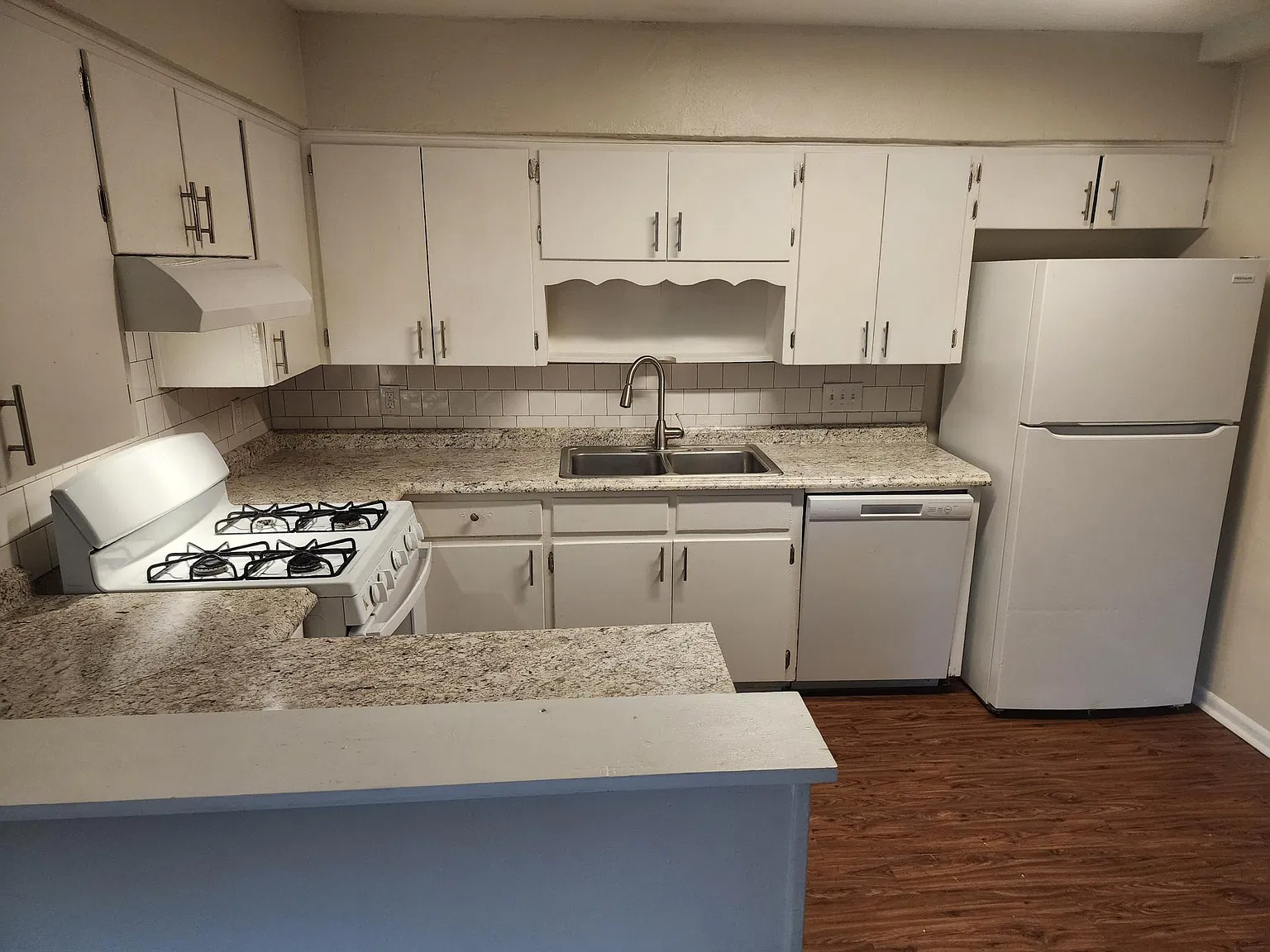 2305 Mission Hill Dr — Photo 1