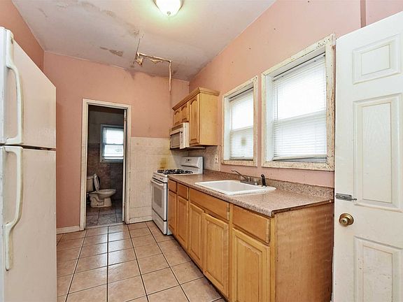3rd image of 242 Louis Ave