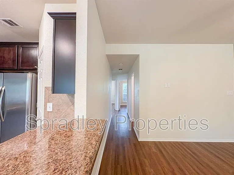 1315 Starlight Dr — Photo 9